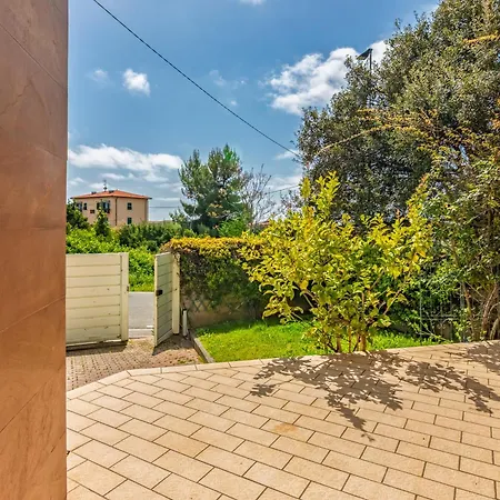 Villa Elegance - With Garden And Private Gym *