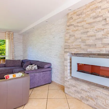 Elegance - With Garden And Private Gym *