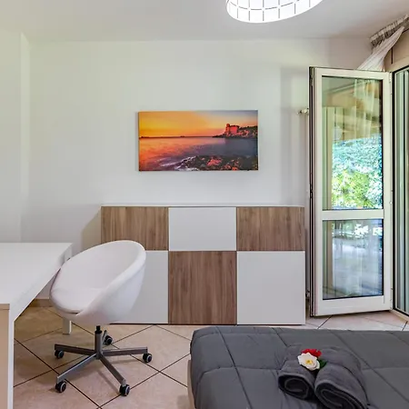 Villa Elegance - With Garden And Private Gym *