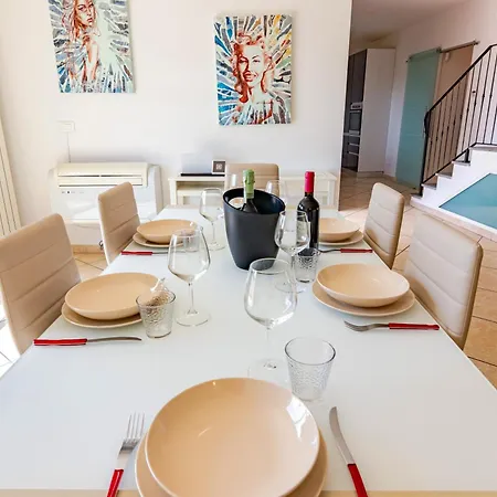 Elegance - With Garden And Private Gym Villa